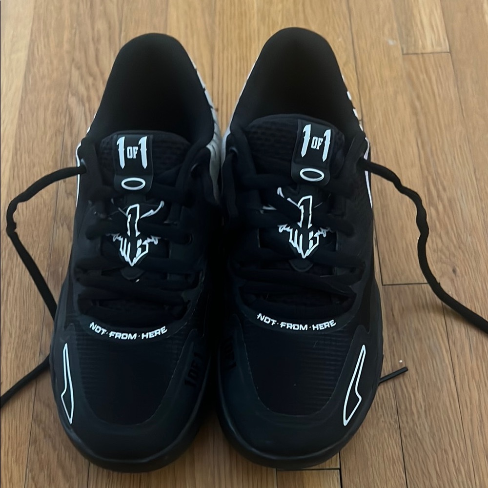 Puma Black Sneakers Sleek Design Versatile Comfort